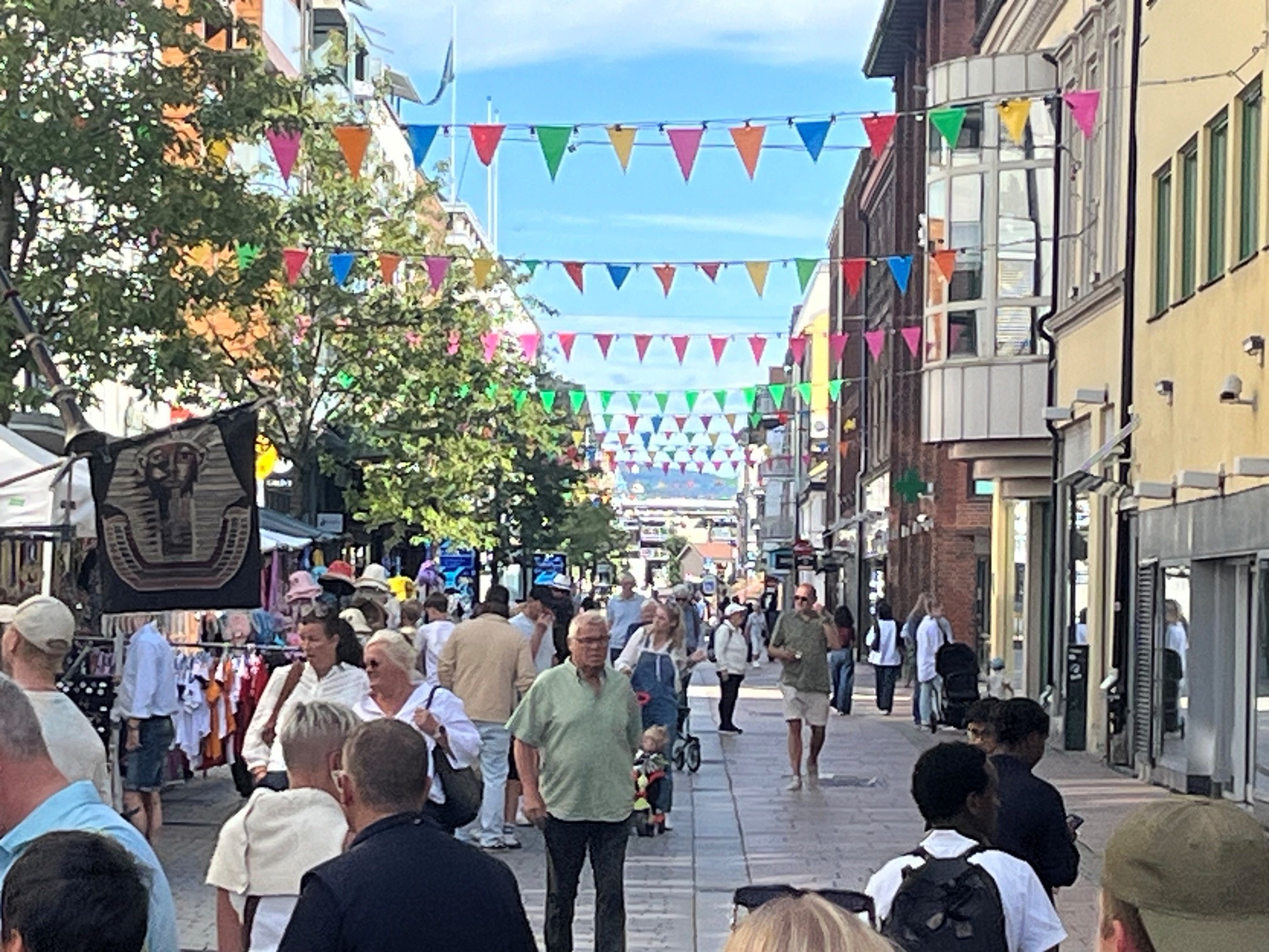 Marked i gågata på Bragernes under Drammen Elvefestival